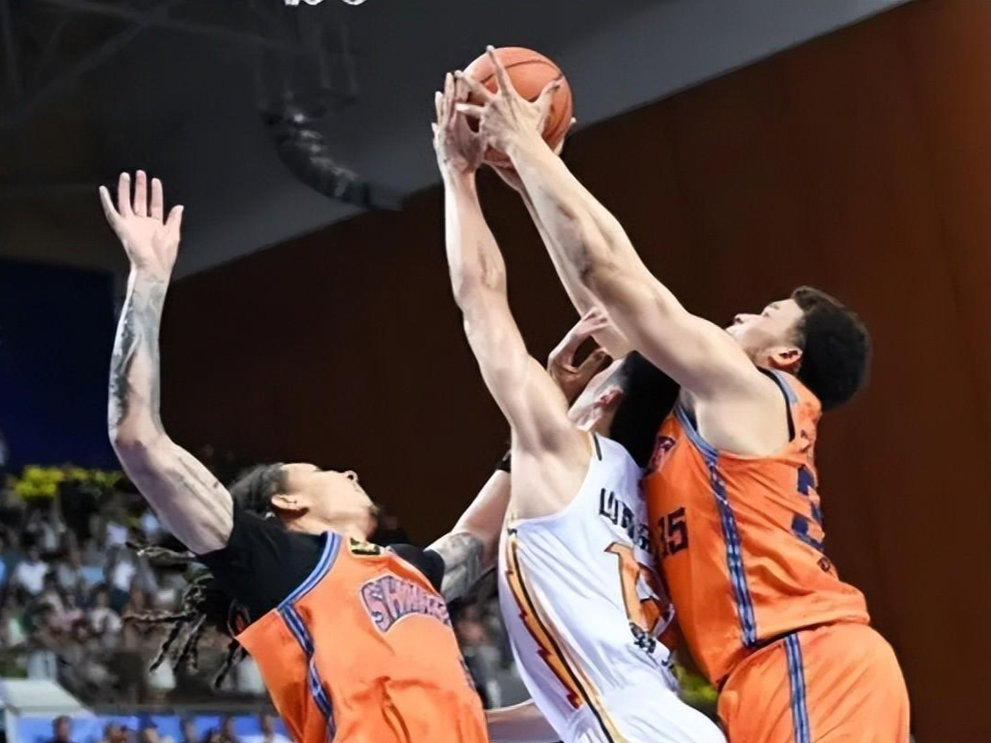 激烈对决近在眼前,球员们备战兢兢业业(练兵备战个人自查自纠) 激烈对决近在眼前,球员们备战兢兢业业(练兵备战个人自查自纠)